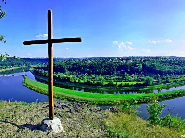 Great viewpoint overlooking Vltava river | Northern Hikes - Czech tours